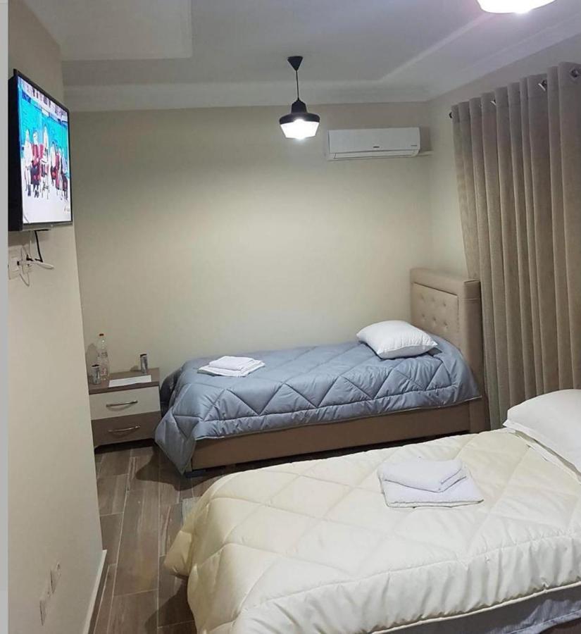 Vila Leo Lux Korce Esterno foto