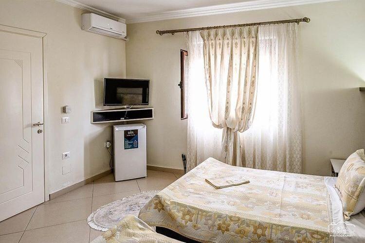 Vila Leo Lux Korce Esterno foto