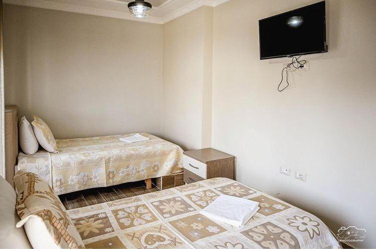 Vila Leo Lux Korce Esterno foto
