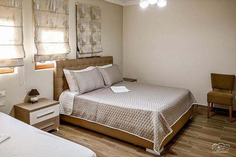 Vila Leo Lux Korce Esterno foto